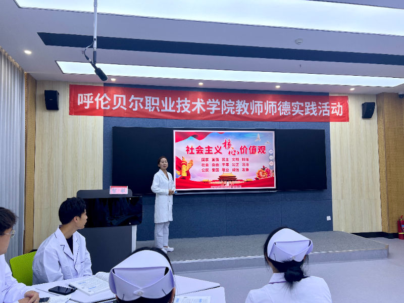 “师德标兵”育人示范课.jpg “师德标兵”育人示范课.jpg